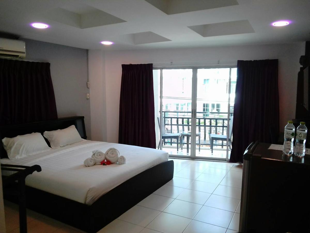 C&C Residence Bistro Restaurant Pattaya Exterior photo